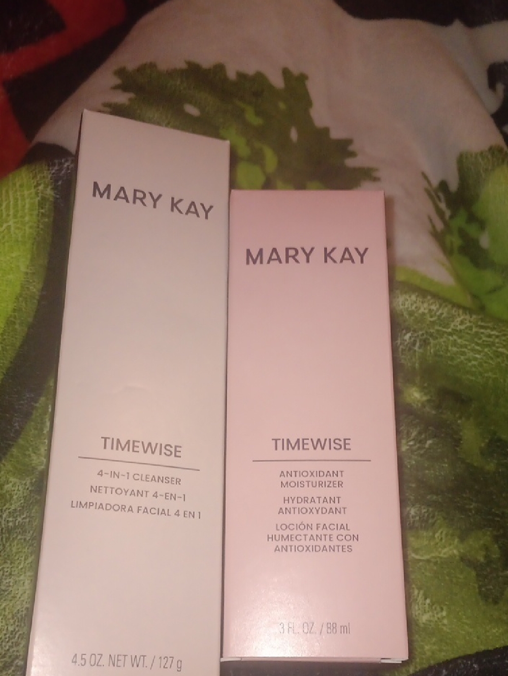Mary Kay TimeWise 4 In 1 Cleanser Antioxidant Moisturizer Pink and White packing